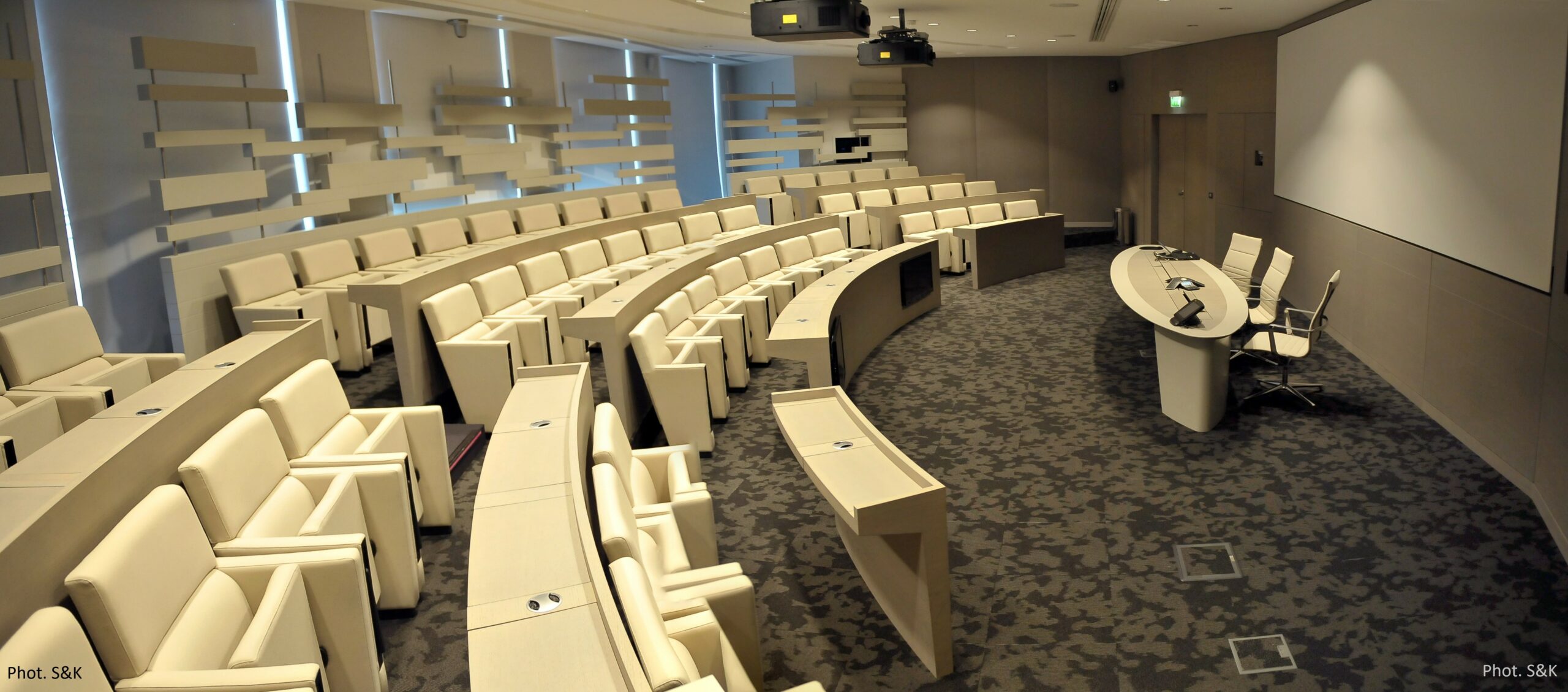 Multinationale du secteur pétrolier - architecture d'intérieur - auditorium - Atelier CM